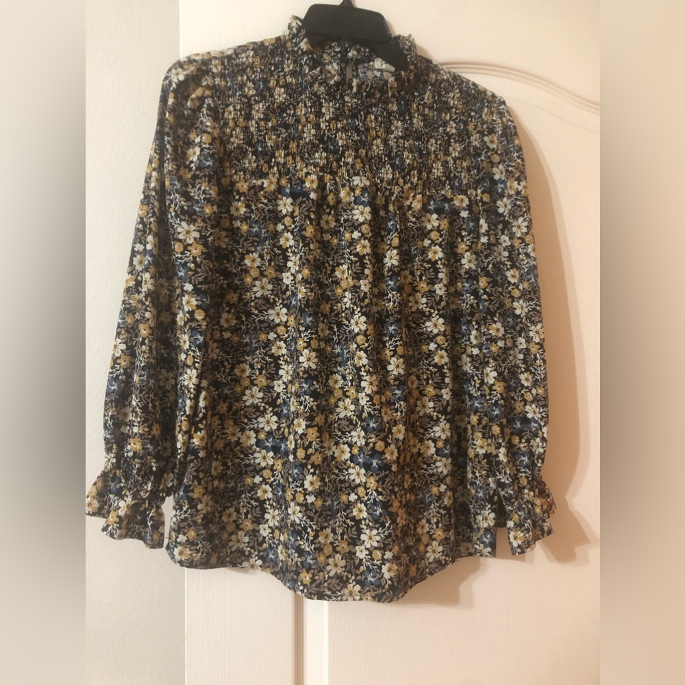 Lilly White floral blouse long sleeve Size M